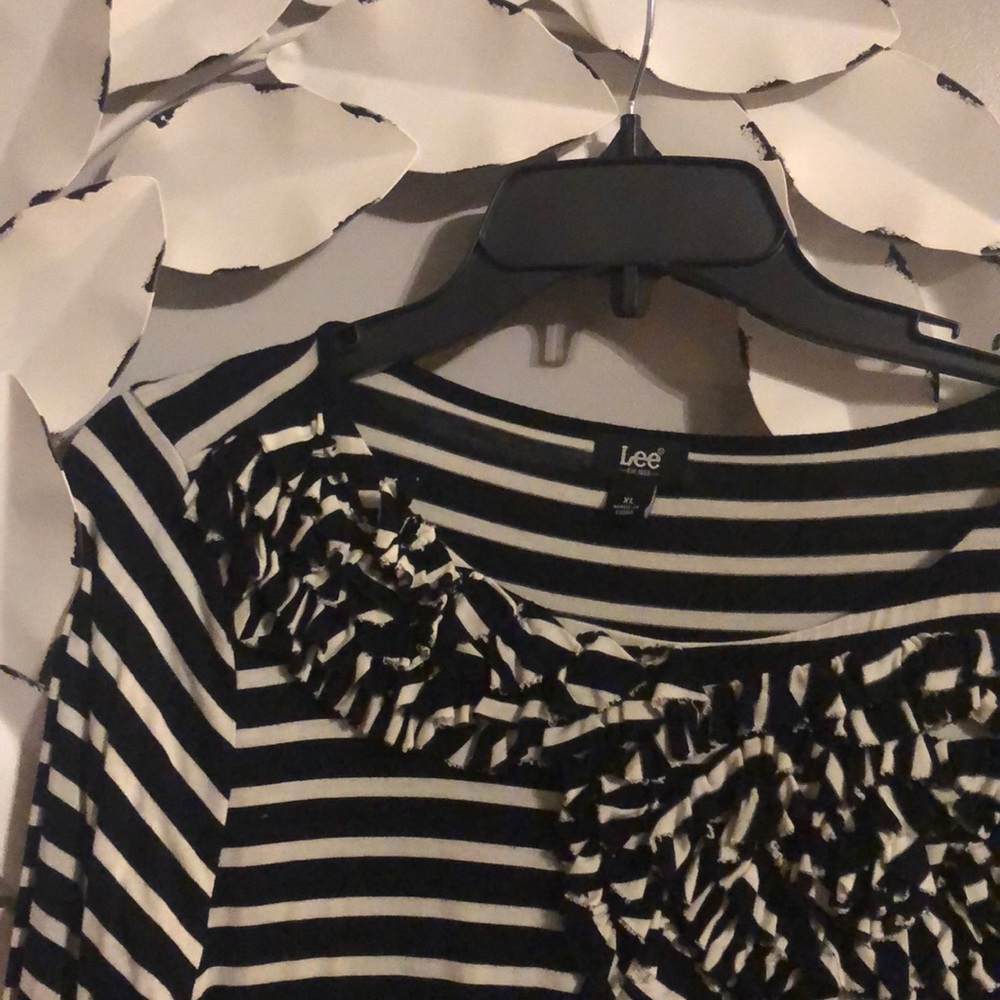 Black and white top with flower
